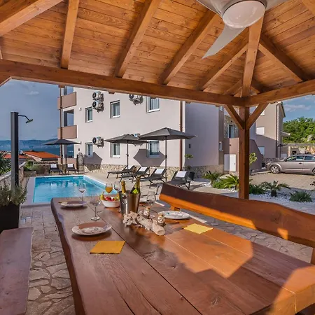 شقة Tries 3 With Heated Pool And Sea View كليمنو