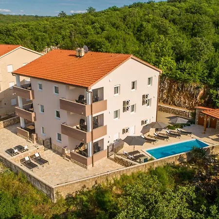 شقة Tries 3 With Heated Pool And Sea View كليمنو