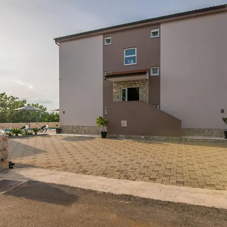 شقة Tries 3 With Heated Pool And Sea View كليمنو