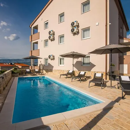 Tries 3 With Heated Pool And Sea View كليمنو