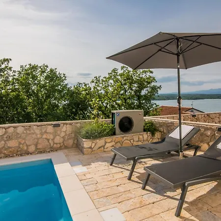 Tries 3 With Heated Pool And Sea View