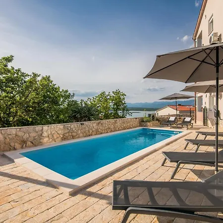 Tries 3 With Heated Pool And Sea View