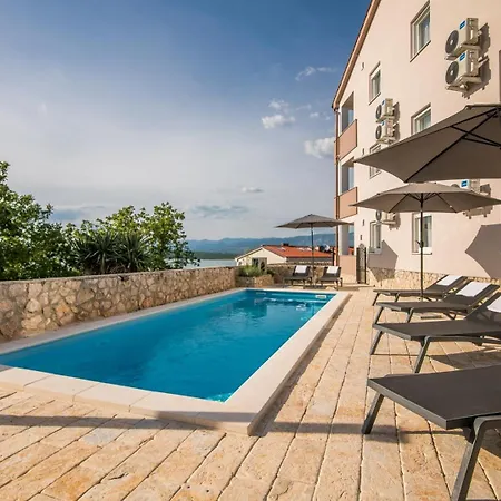 Tries 3 With Heated Pool And Sea View *