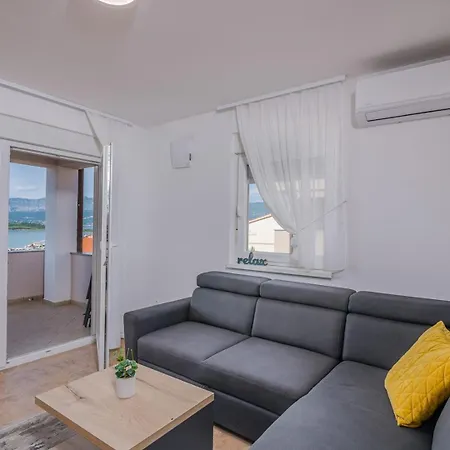 Tries 3 With Heated Pool And Sea View